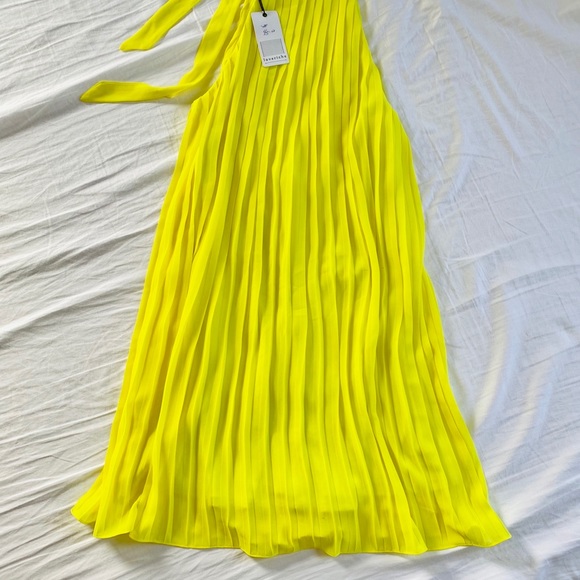 Yellow Pleated Shift Dress - Picture 3 of 7